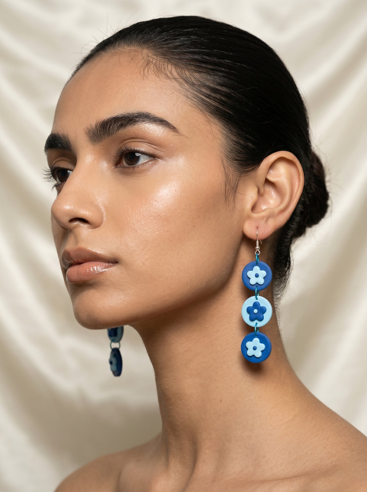 Retro Blue Flower Dangle Earrings — Stacked Daisy Disc Drops