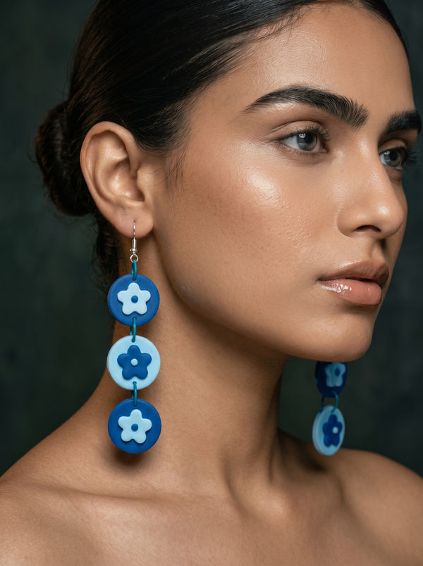 Retro Blue Flower Dangle Earrings — Stacked Daisy Disc Drops