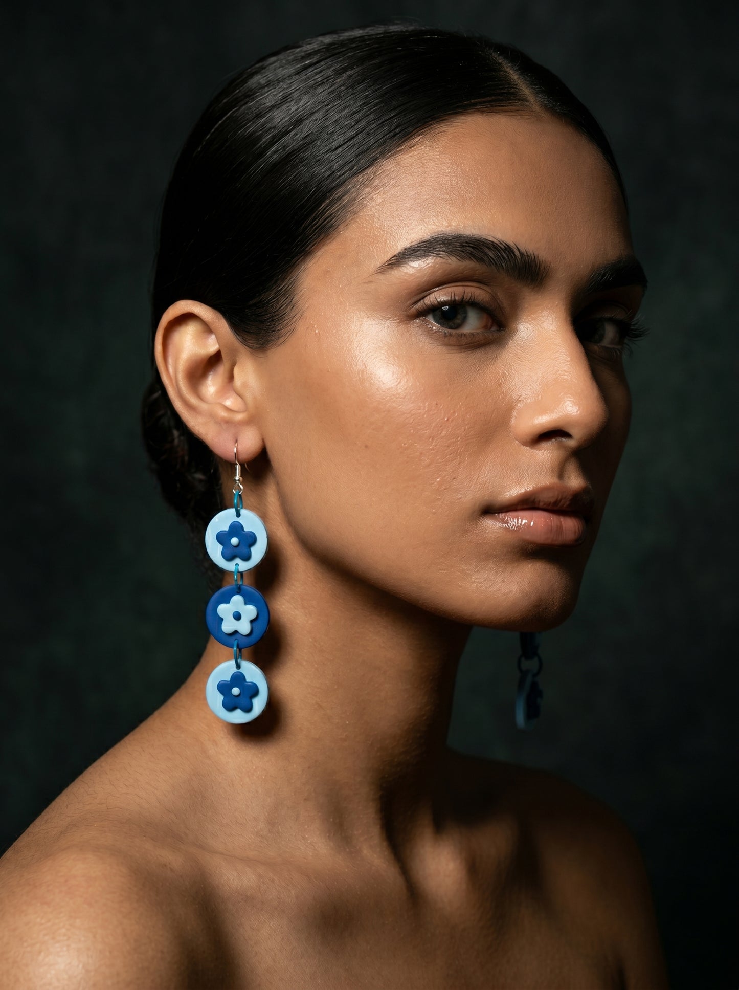 Retro Blue Flower Dangle Earrings — Stacked Daisy Disc Drops