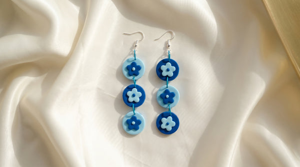 Retro Blue Flower Dangle Earrings — Stacked Daisy Disc Drops