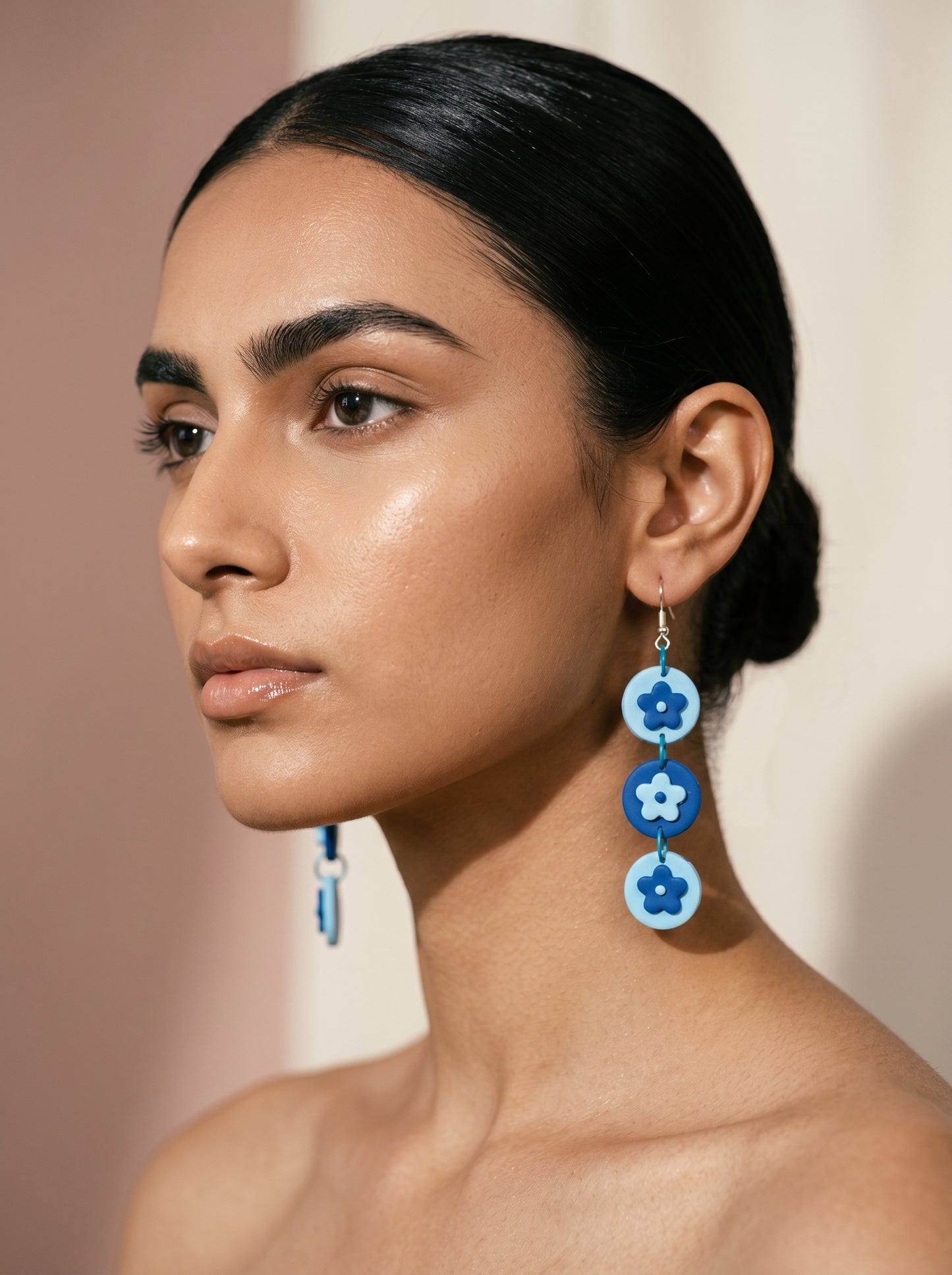 Retro Blue Flower Dangle Earrings — Stacked Daisy Disc Drops