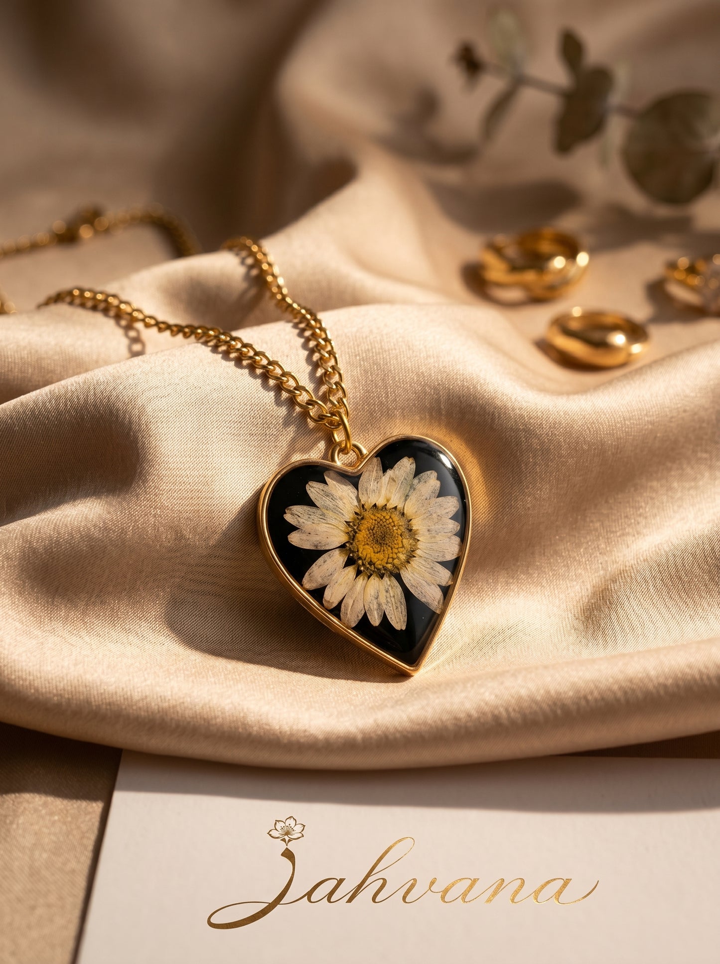 Daisy Heart Necklace — Real Pressed Flower · Gold Chain · Handcrafted Resin